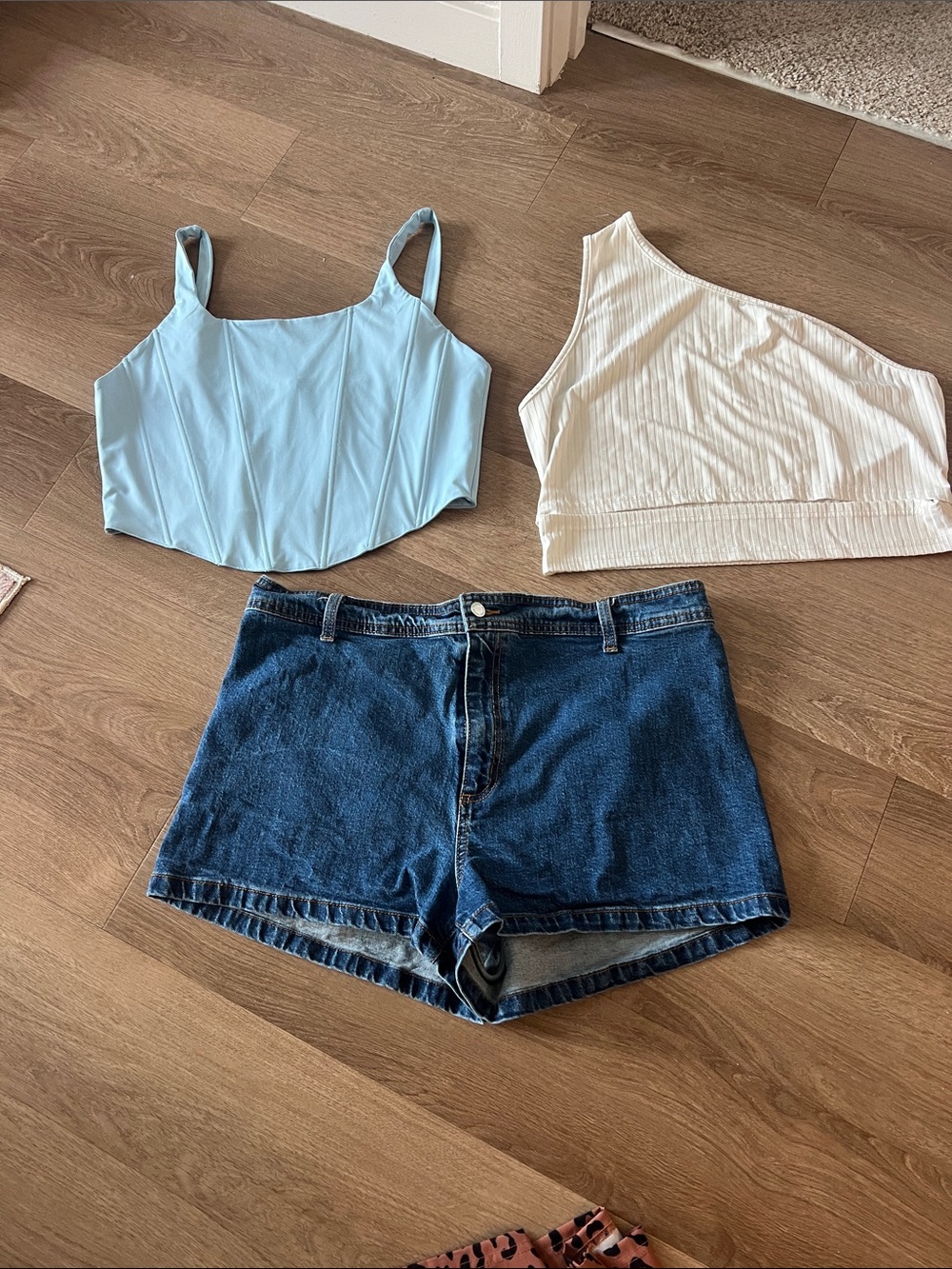 Universal Thread shorts size 16-Two tops 2x